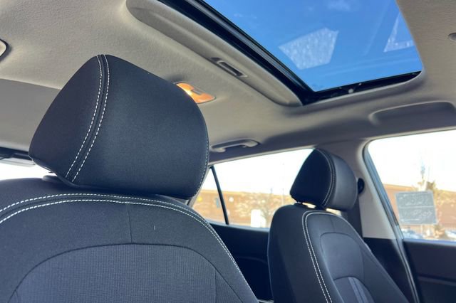 Used 2025 Hyundai Venue SEL image 18