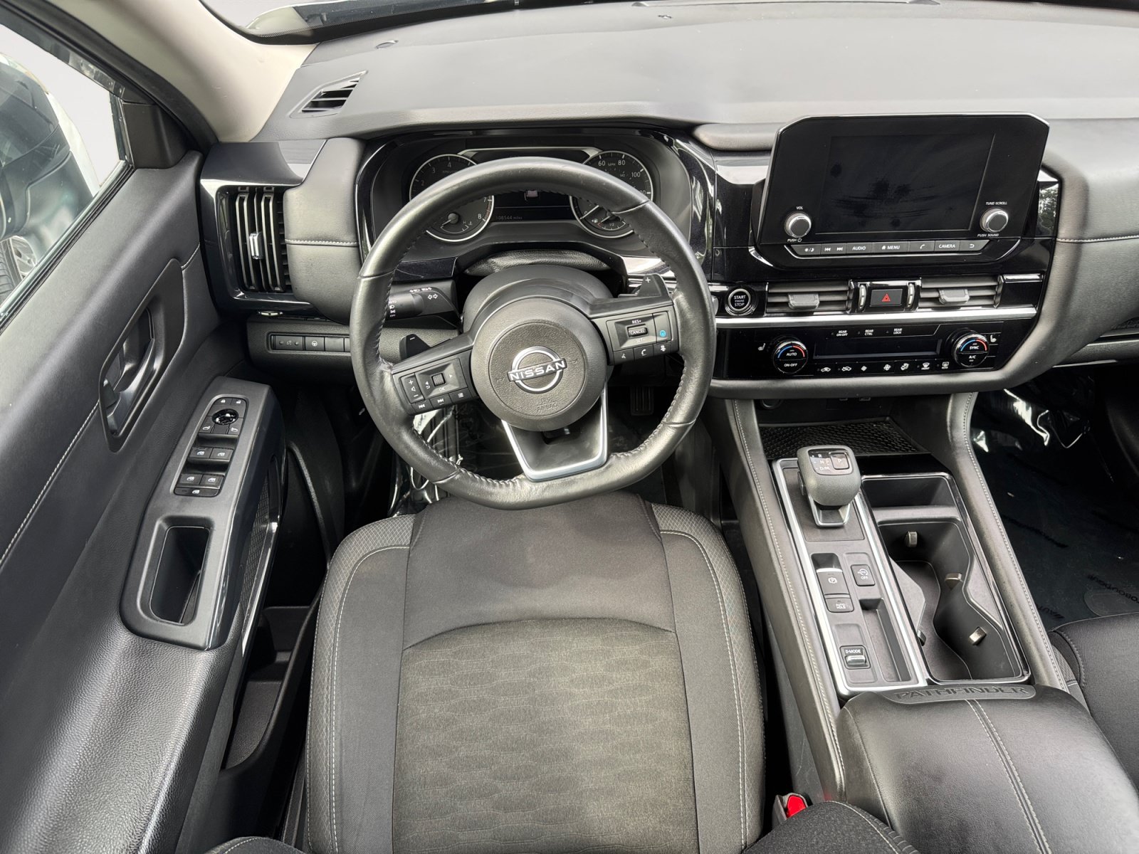 Used 2024 Nissan Pathfinder SV FWD image 10