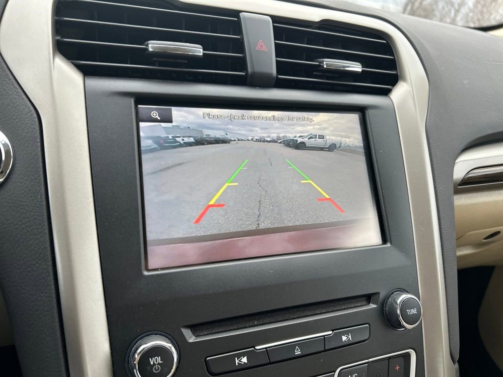 Used 2016 Ford Fusion SE w/ Equipment Group 202A image 28