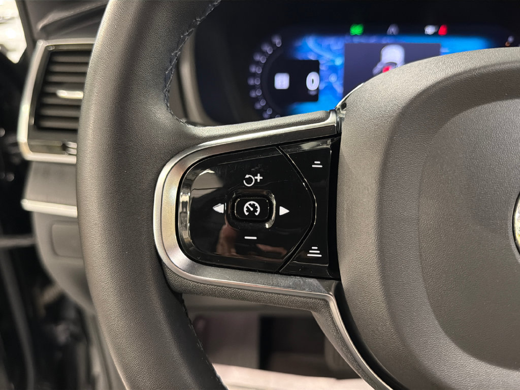 Certified 2023 Volvo XC90 B6 Ultimate w/ Protection Package Premier AWD/4WD image 13