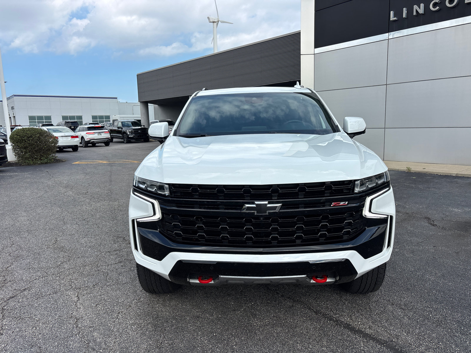 Used 2023 Chevrolet Tahoe Z71 w/ Luxury Package AWD/4WD image 2