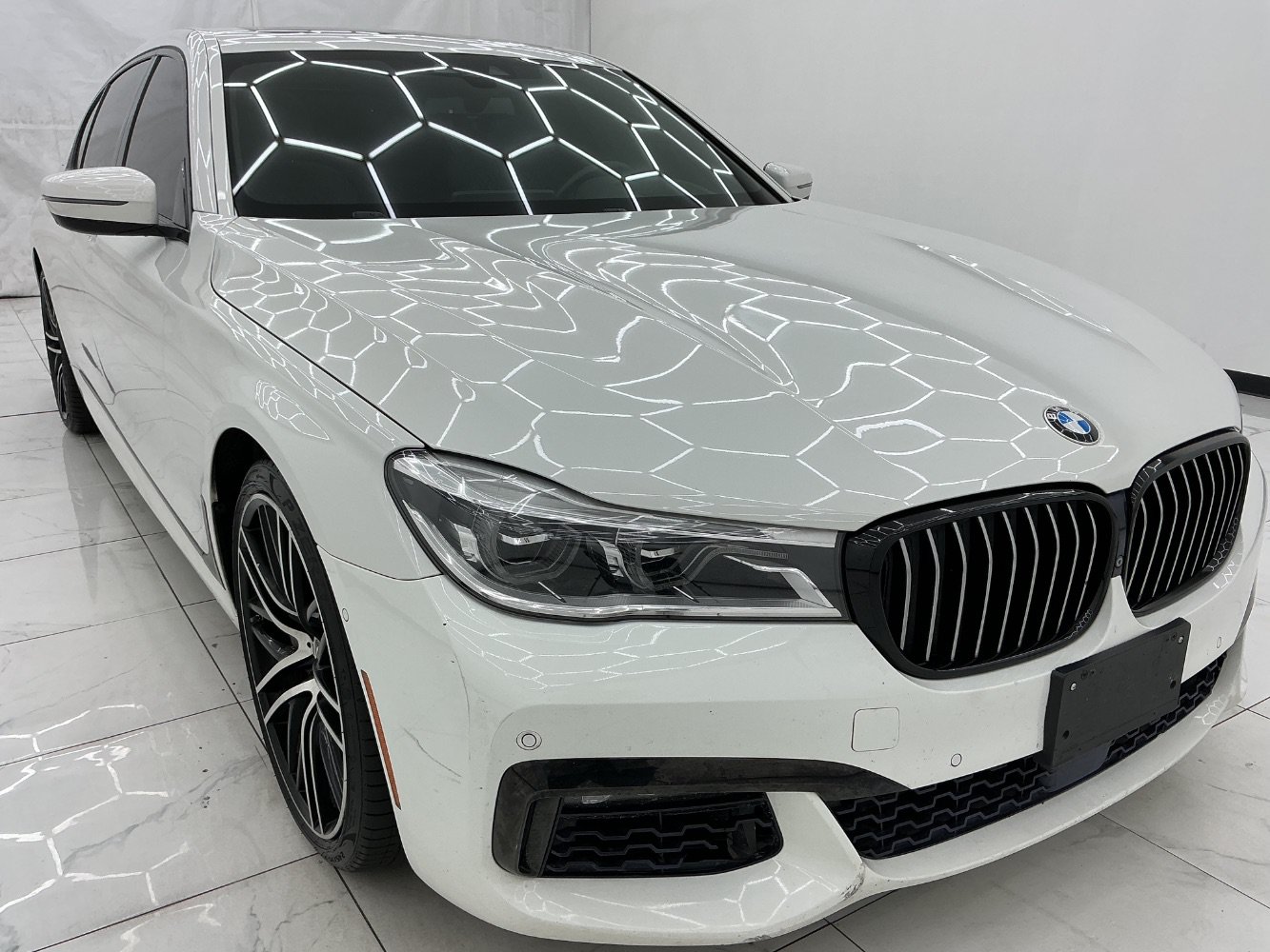 Used 2018 BMW 750i RWD image 3