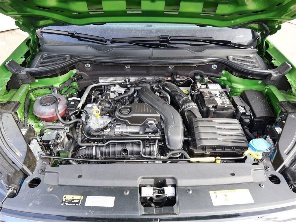 New 2025 Volkswagen Taos SE image 29