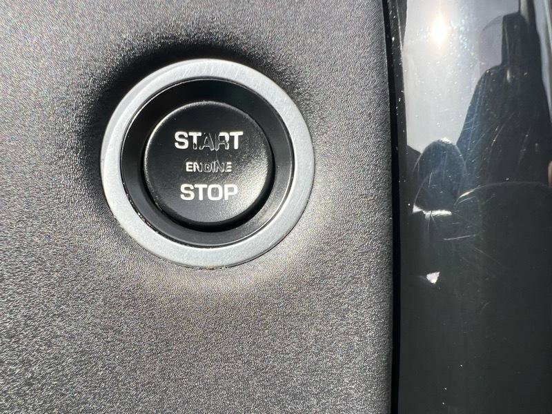 Used 2018 Land Rover Discovery SE AWD/4WD image 23