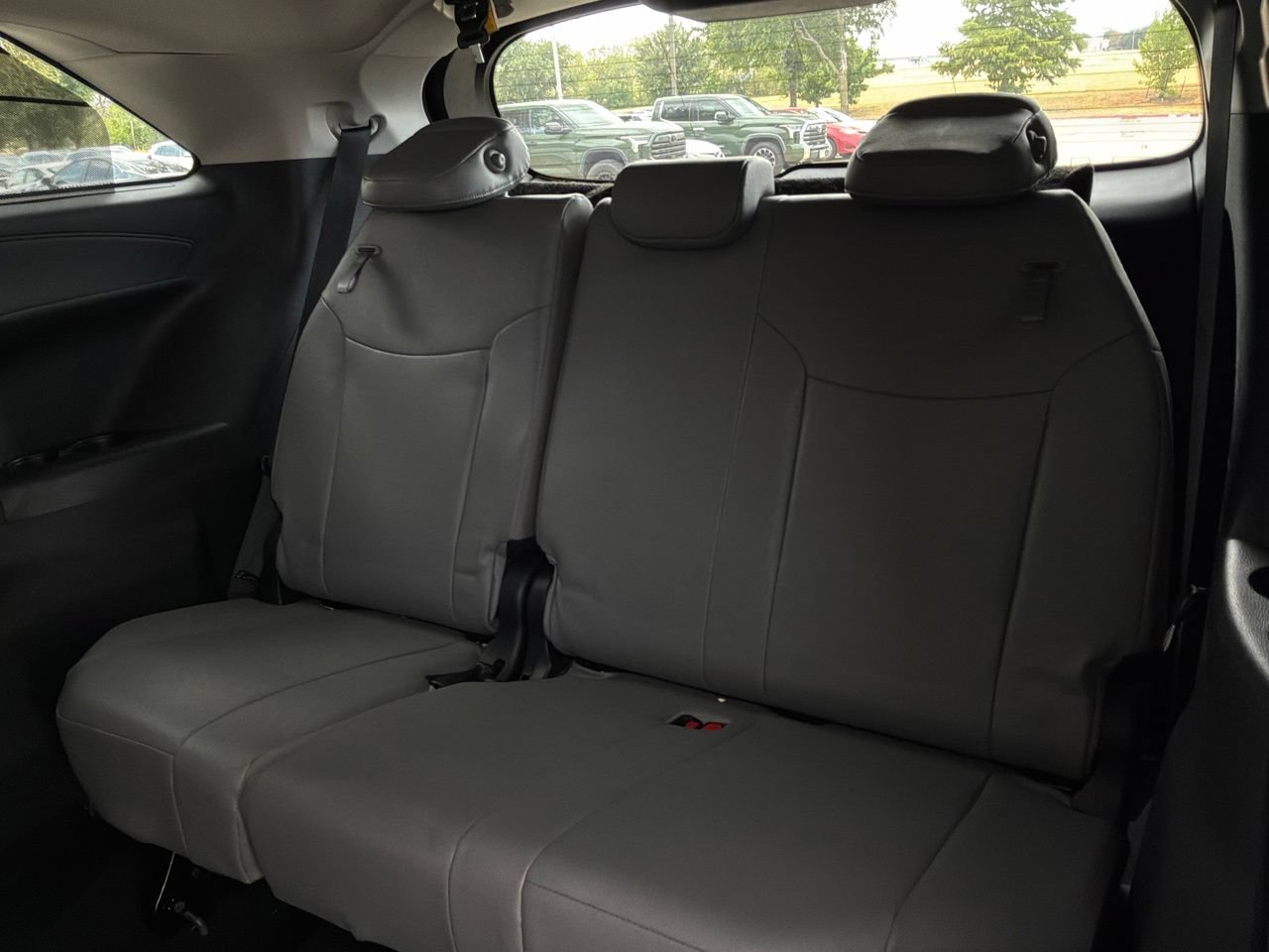 Used 2026 Toyota Sienna XLE FWD image 13