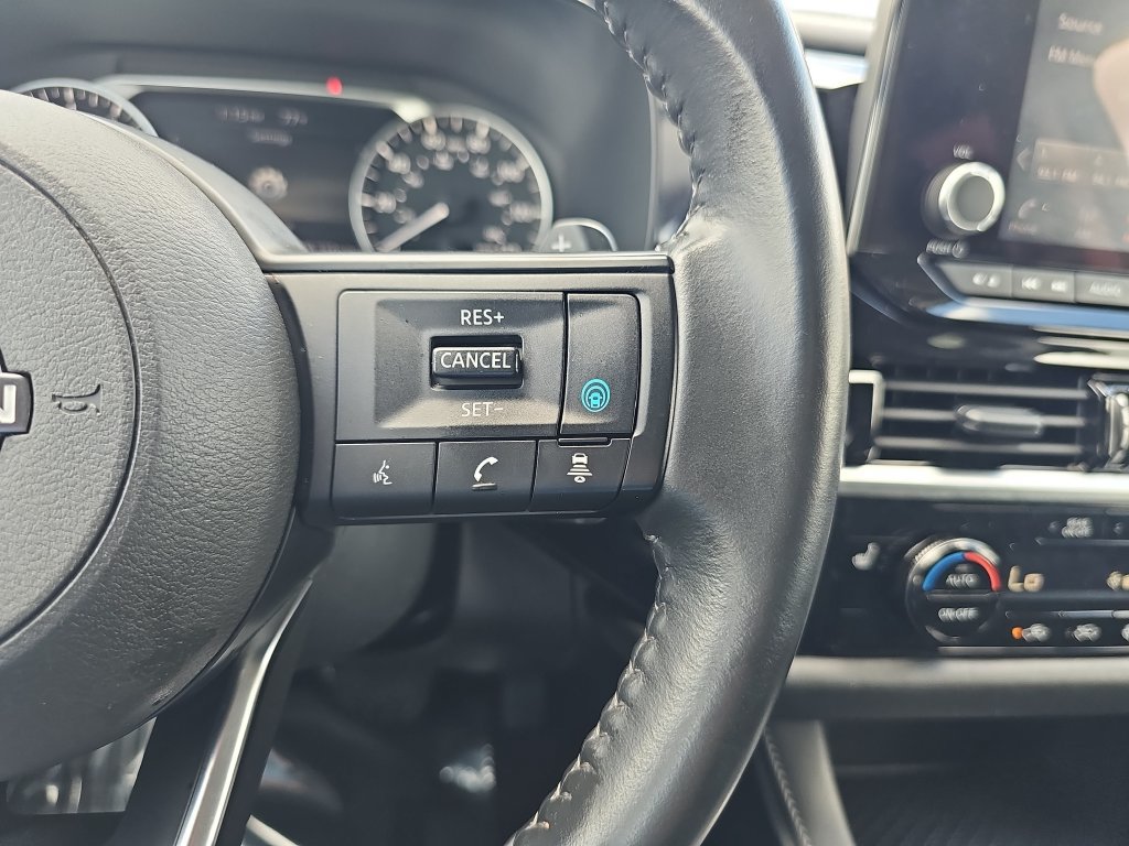Used 2025 Nissan Pathfinder SV FWD image 18