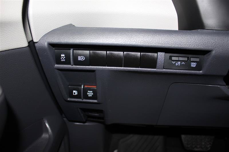 Used 2023 Toyota Sienna LE w/ LE Plus Package FWD image 23