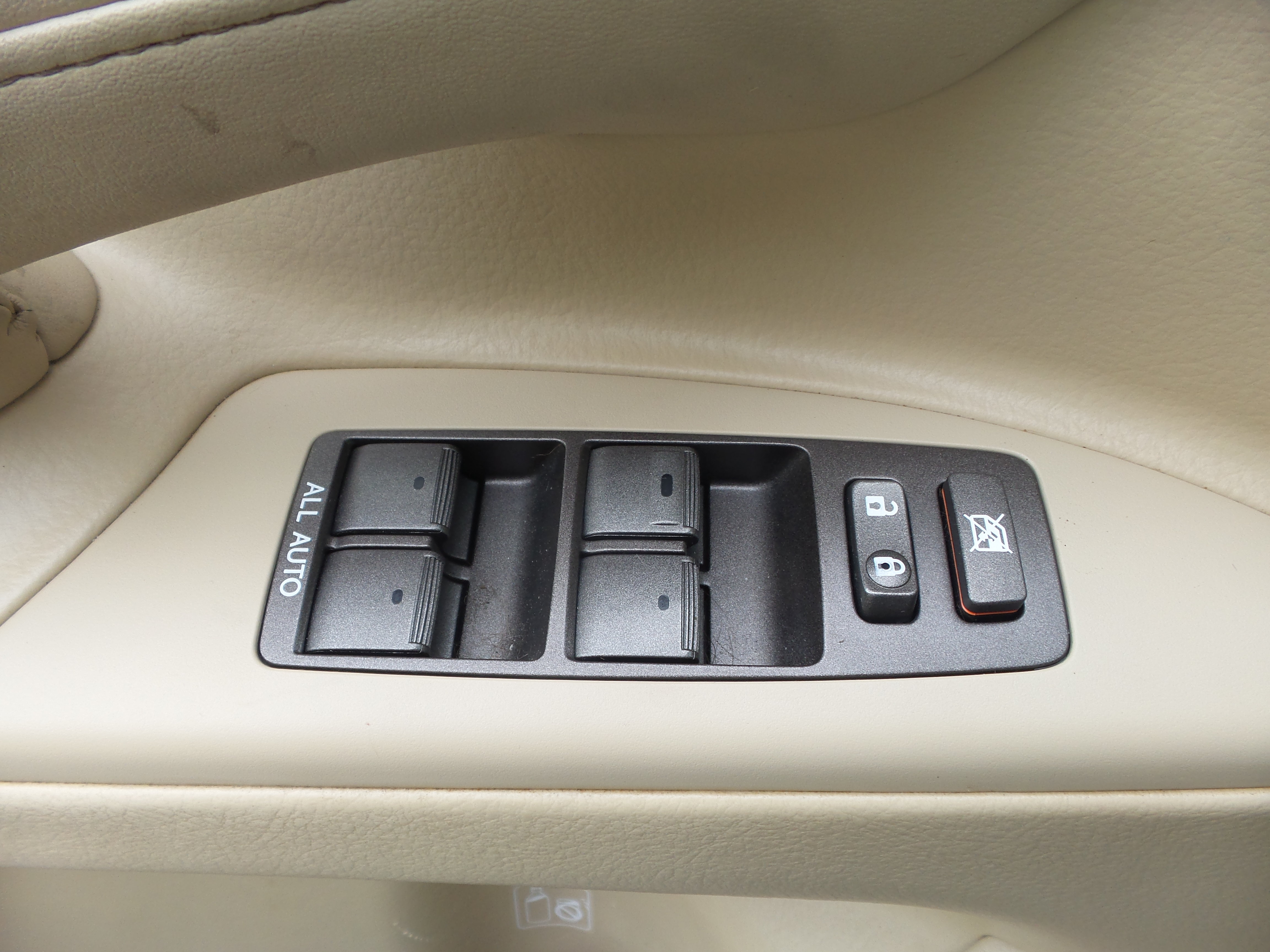 Used 2011 Lexus LX 570 4WD image 24