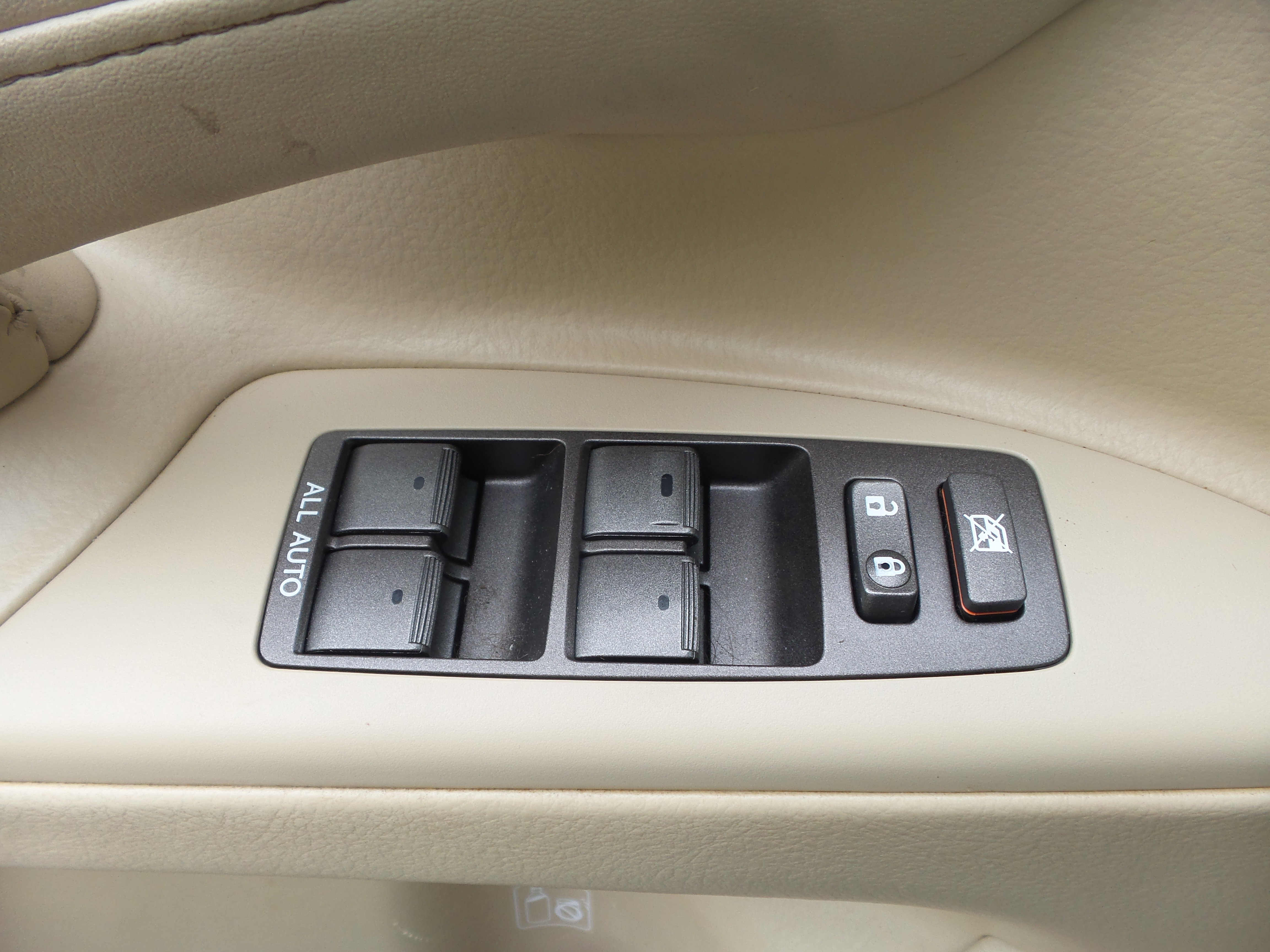 Used 2011 Lexus LX 570 4WD image 24