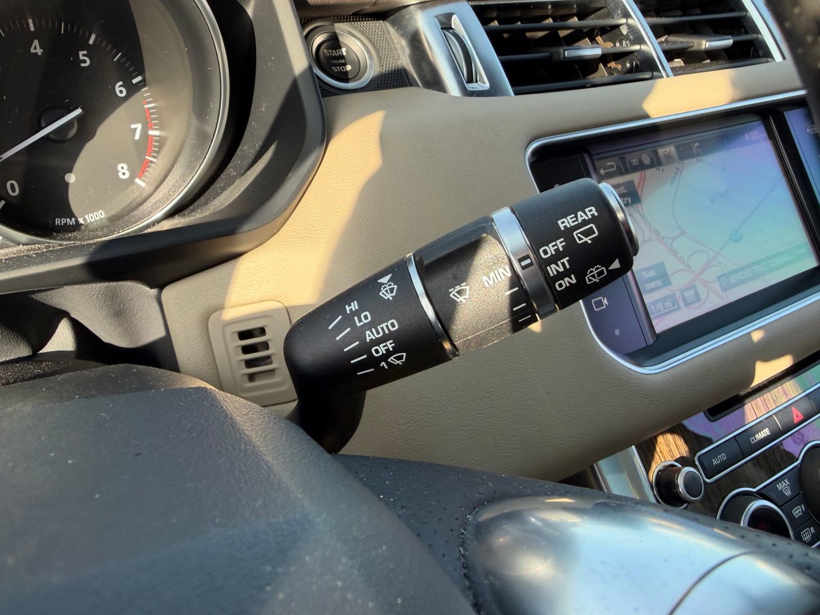 Used 2016 Land Rover Range Rover Sport HSE image 31