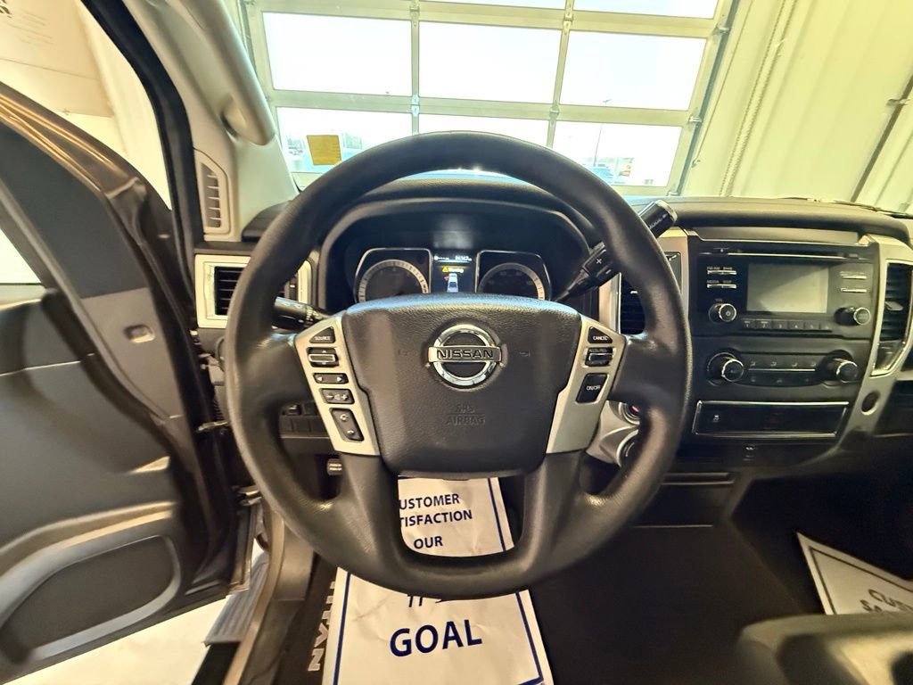 Used 2018 Nissan Titan SV AWD/4WD image 17