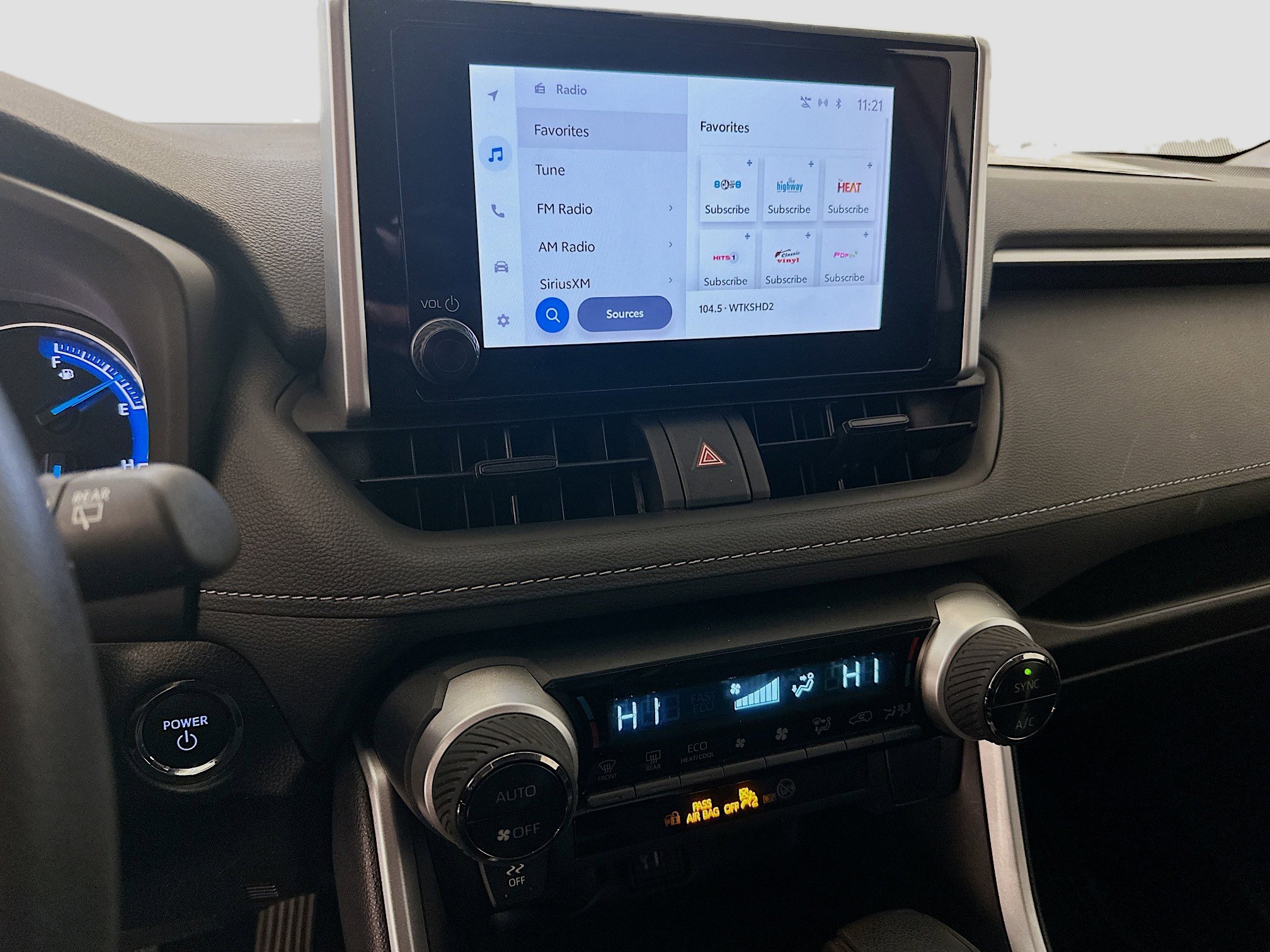 Used 2025 Toyota RAV4 XLE image 26