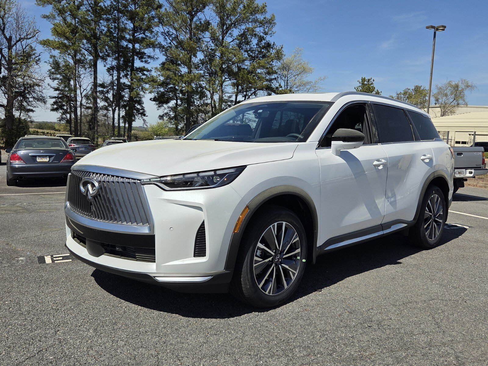 New 2026 INFINITI QX60 Luxe w/ Family Package