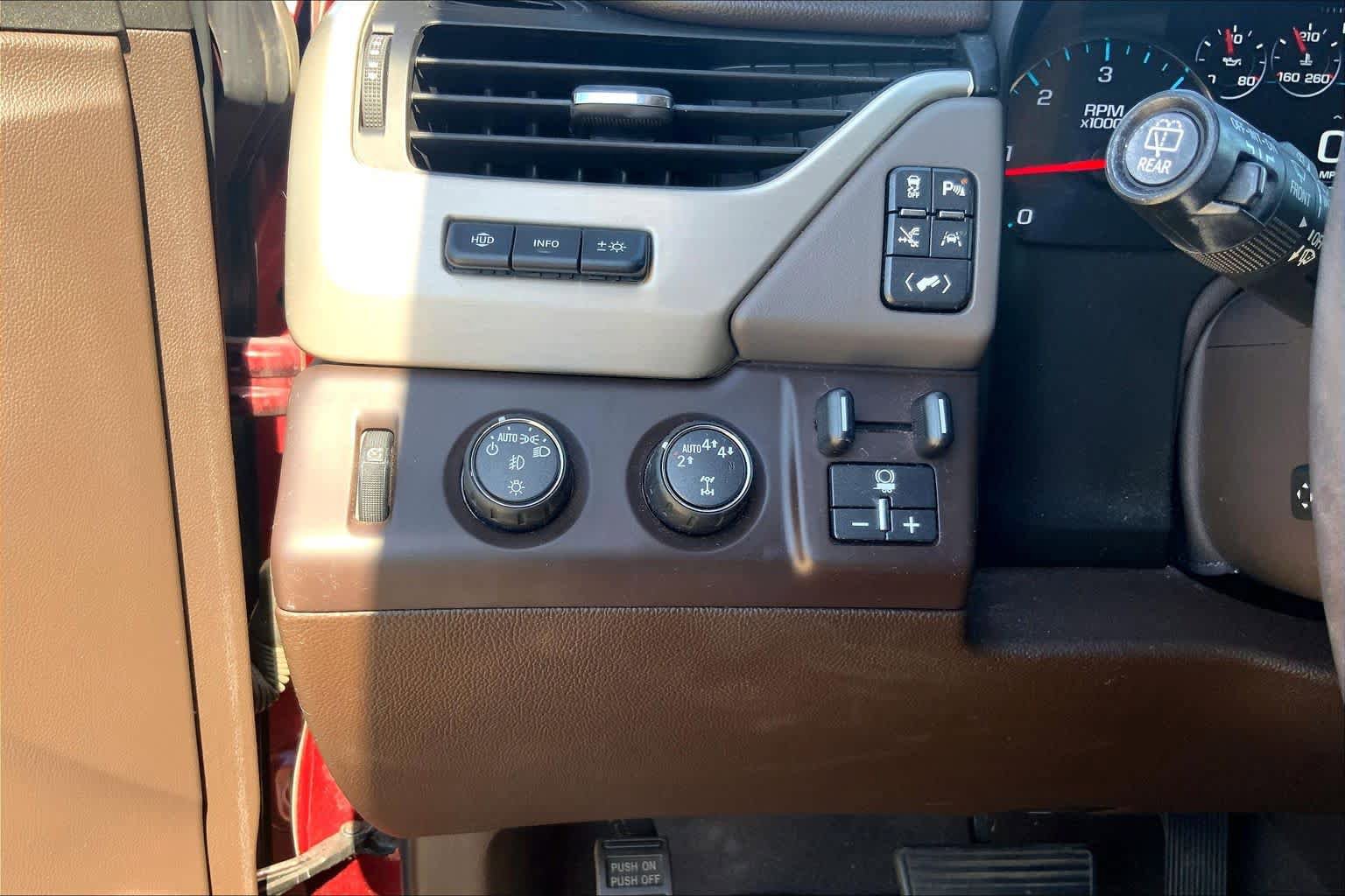 Used 2020 GMC Yukon Denali w/ Denali Premium Package AWD/4WD image 32