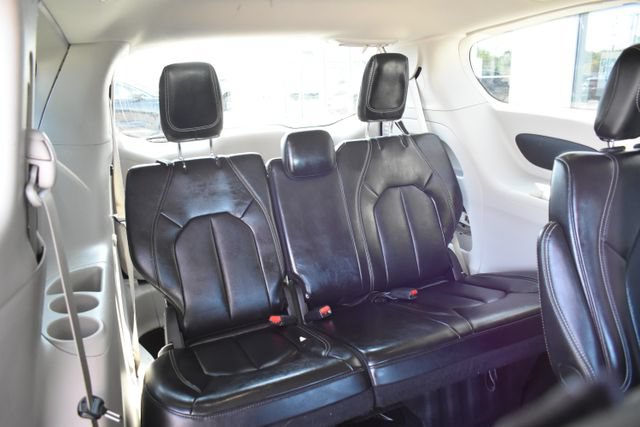 Used 2024 Chrysler Pacifica Touring-L FWD image 40