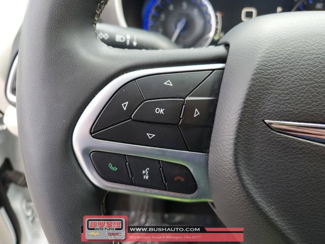 Used 2023 Chrysler Pacifica Touring-L image 20