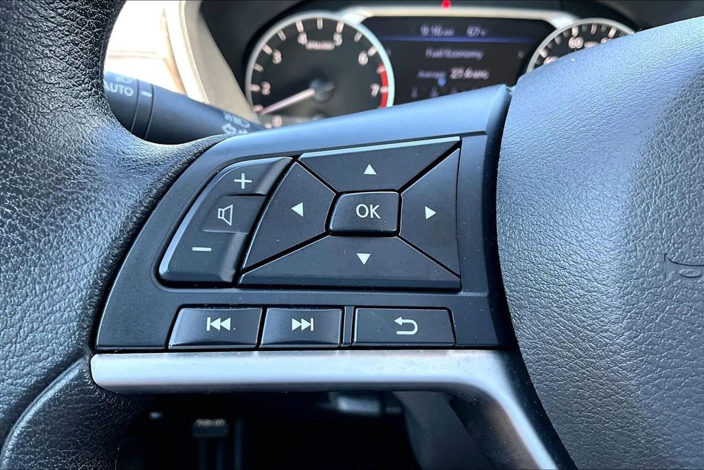 Used 2025 Nissan Altima 2.5 SV FWD image 16