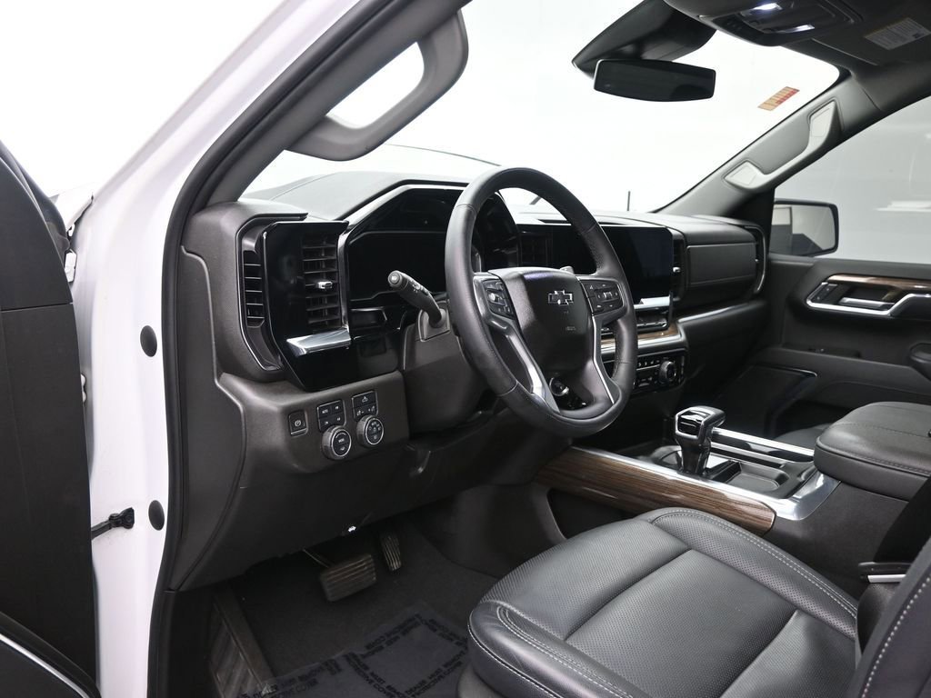 Used 2023 Chevrolet Silverado 1500 RST w/ Z71 Off-Road Package image 14