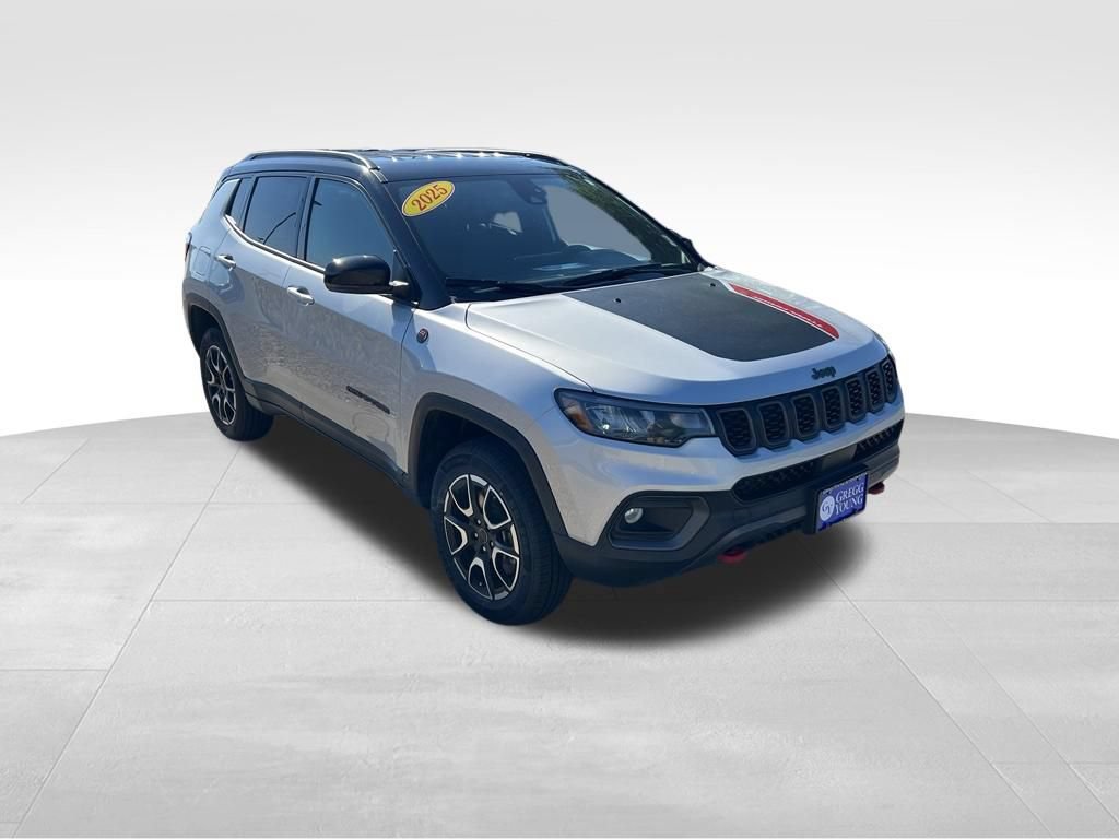 Used 2025 Jeep Compass Trailhawk AWD/4WD image 9