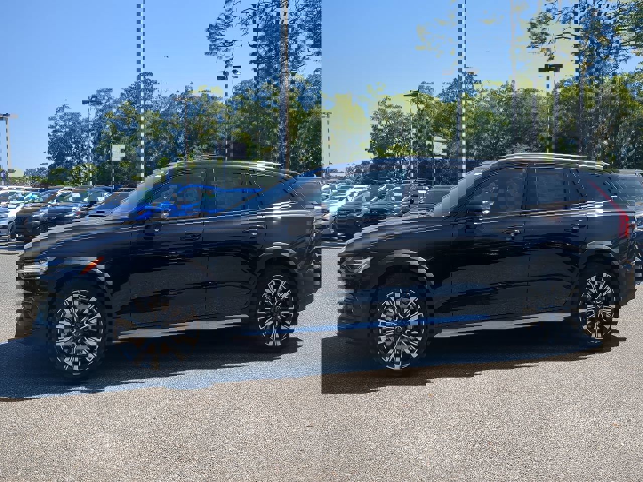 New 2025 Volvo V60 B5 Cross Country Ultra w/ Protection Package Premier image 7