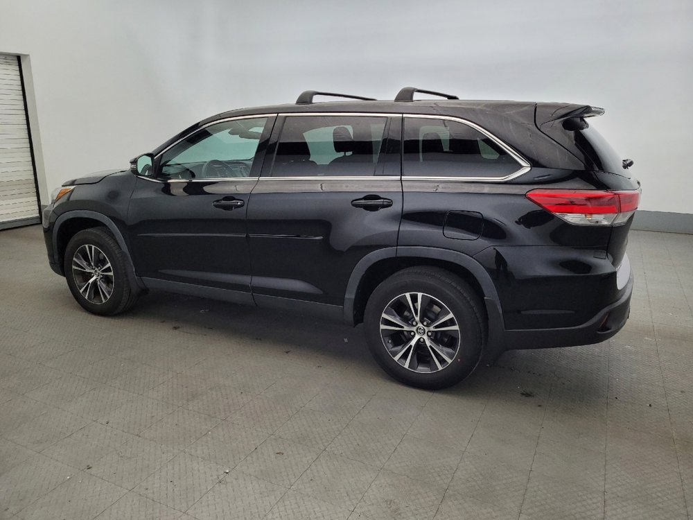 Used 2019 Toyota Highlander LE AWD/4WD image 3