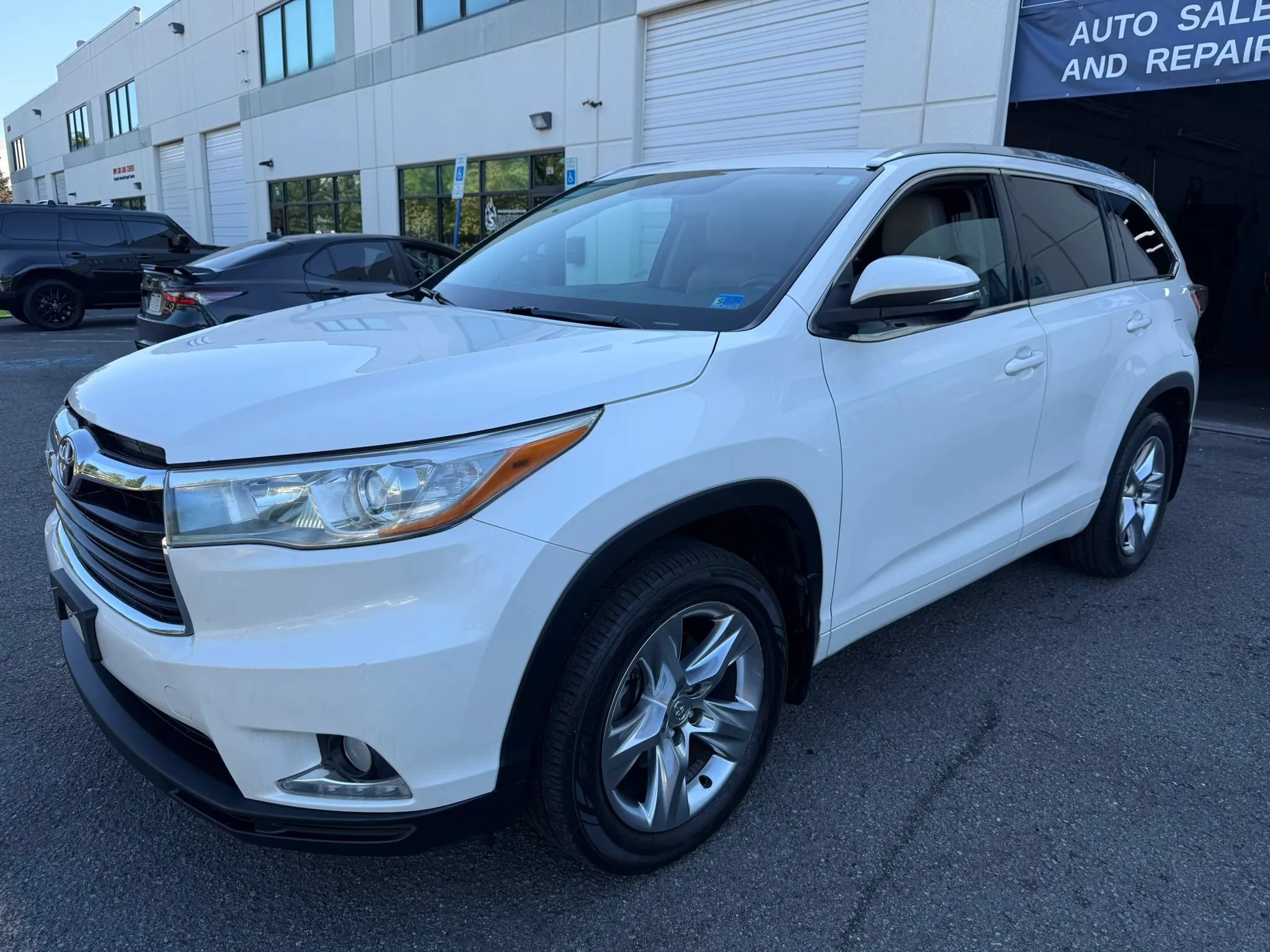 Used 2015 Toyota Highlander Limited AWD/4WD image 5