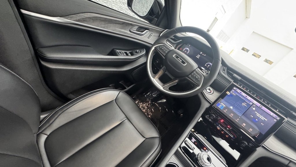 Used 2024 Jeep Grand Cherokee Limited image 18
