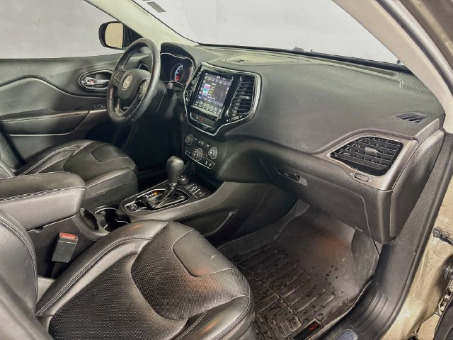 Used 2019 Jeep Cherokee Limited AWD/4WD image 35