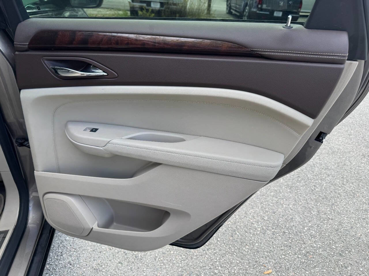 Used 2011 Cadillac SRX Luxury image 42