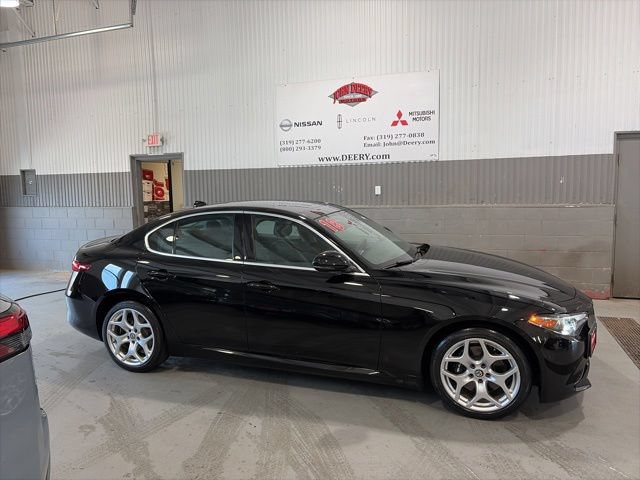 Used 2018 Alfa Romeo Giulia Ti AWD/4WD image 2