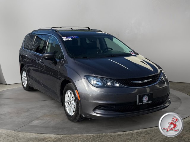 Used 2021 Chrysler Voyager Lxi FWD image 1