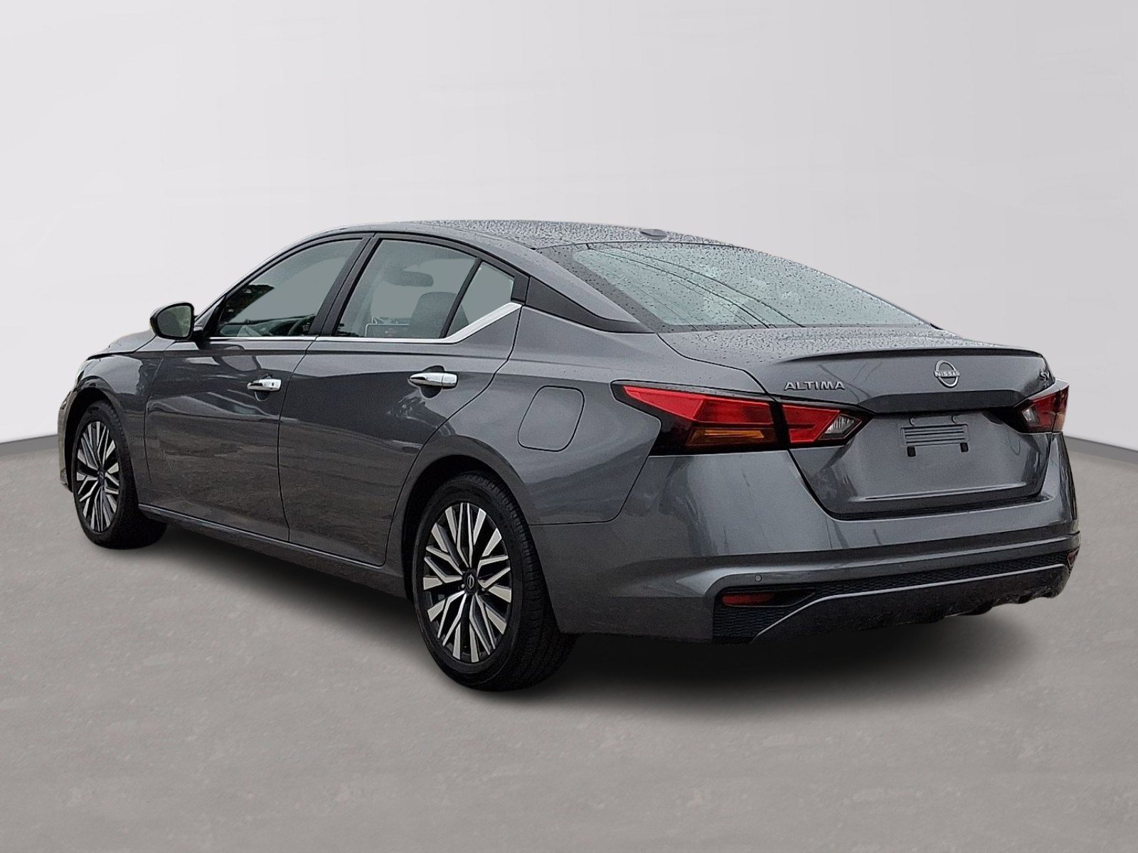 Used 2024 Nissan Altima 2.5 SV image 4