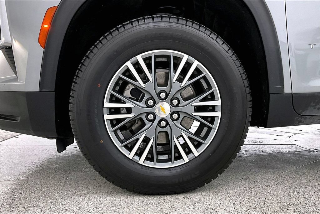 Used 2024 Chevrolet Traverse LT FWD image 11