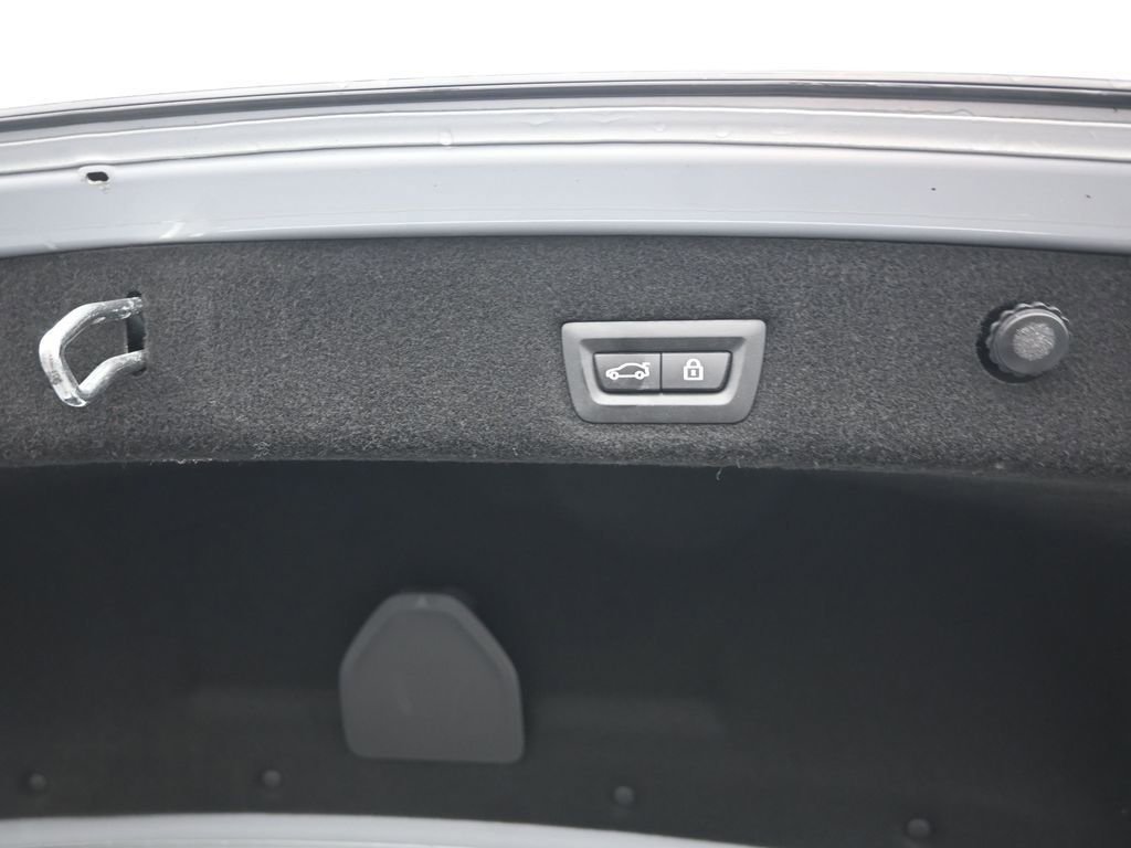 Used 2016 BMW 750i xDrive image 24