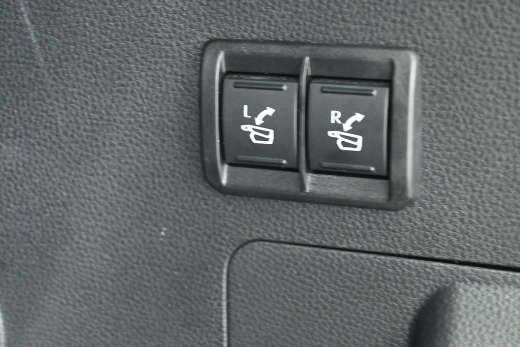 Certified 2025 Toyota Sequoia Platinum AWD/4WD image 33