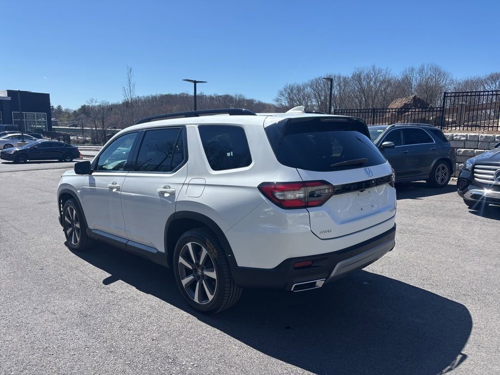 Used 2023 Honda Pilot Touring image 2