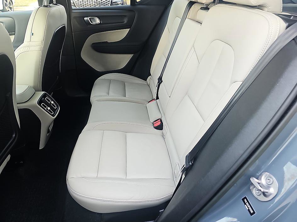 Used 2023 Volvo XC40 B5 Ultimate w/ Protection Package Premier image 30