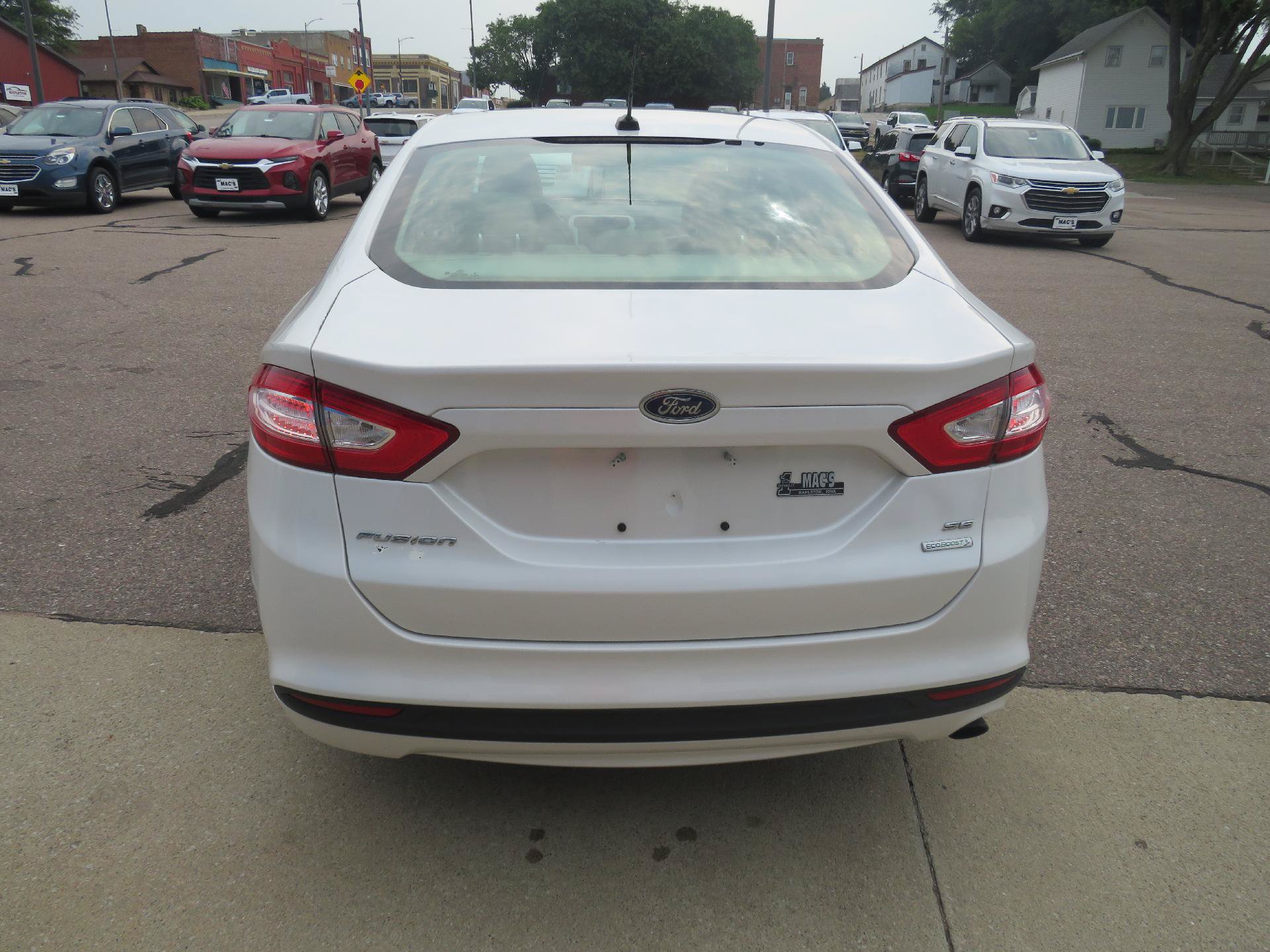 Used 2014 Ford Fusion SE w/ Equipment Group 202A FWD image 8