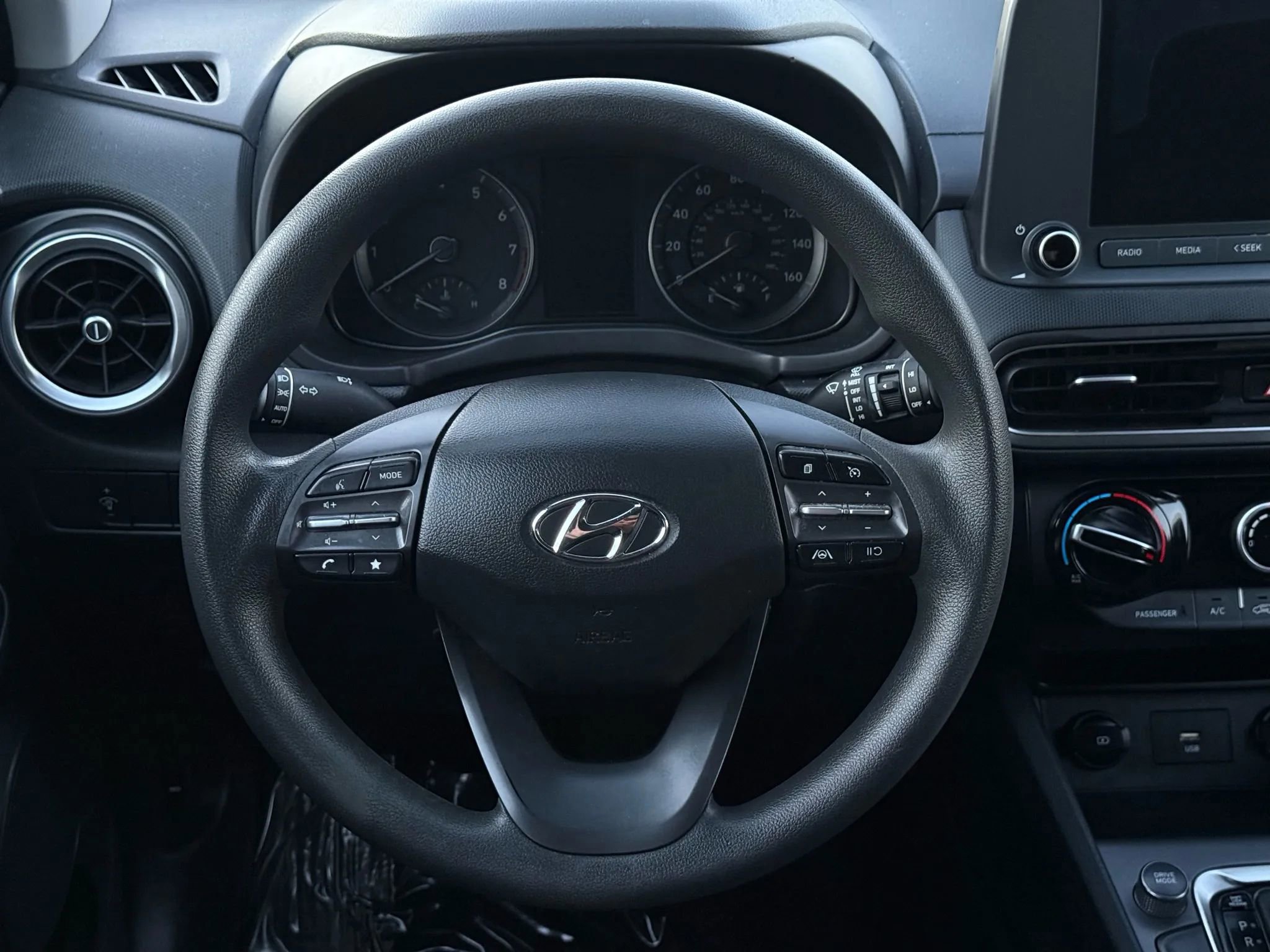 Used 2022 Hyundai Kona SEL image 31