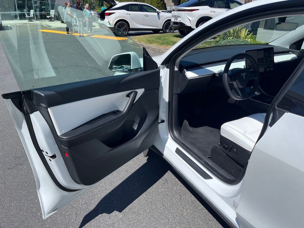 Used 2021 Tesla Model Y Long Range AWD/4WD image 8