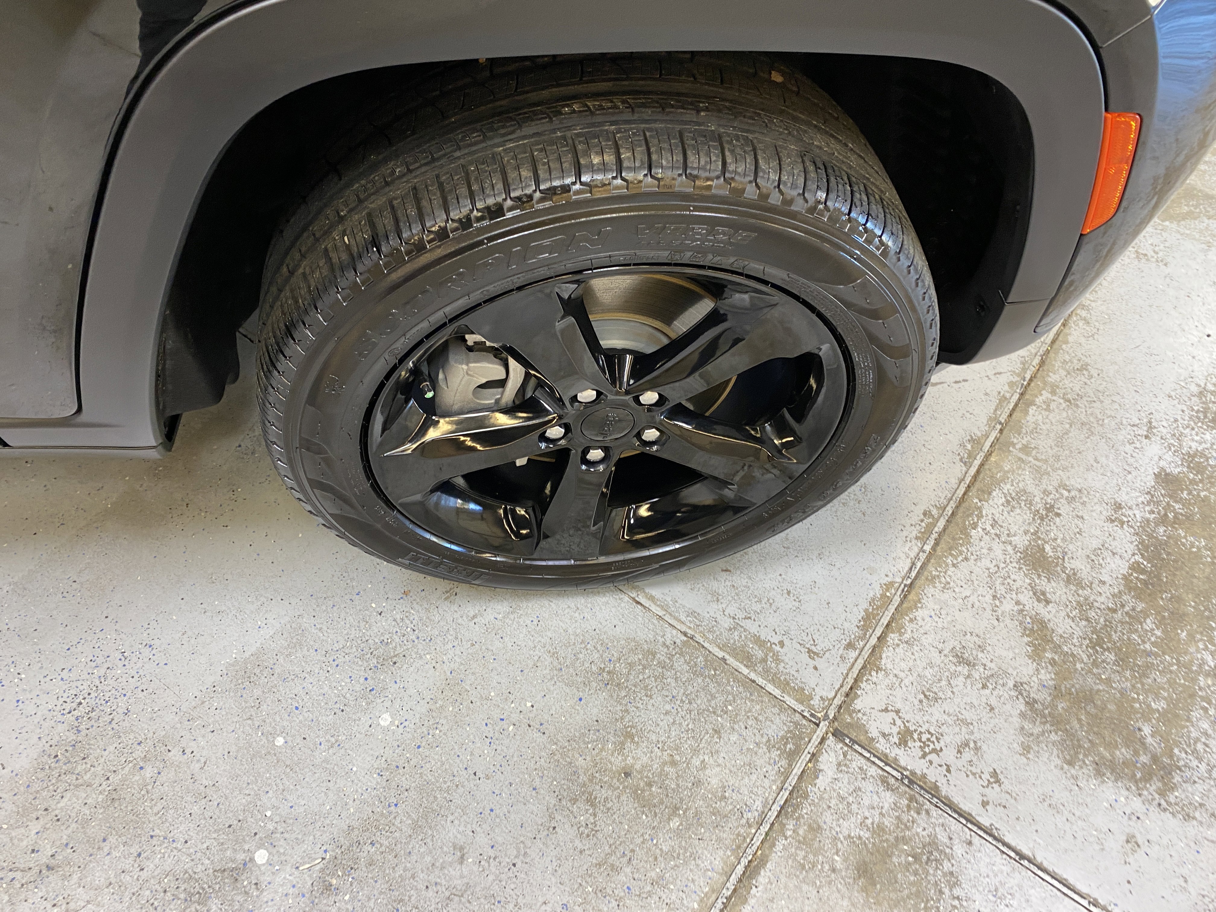 Used 2025 Jeep Grand Cherokee L Limited w/ Black Appearance Package image 14