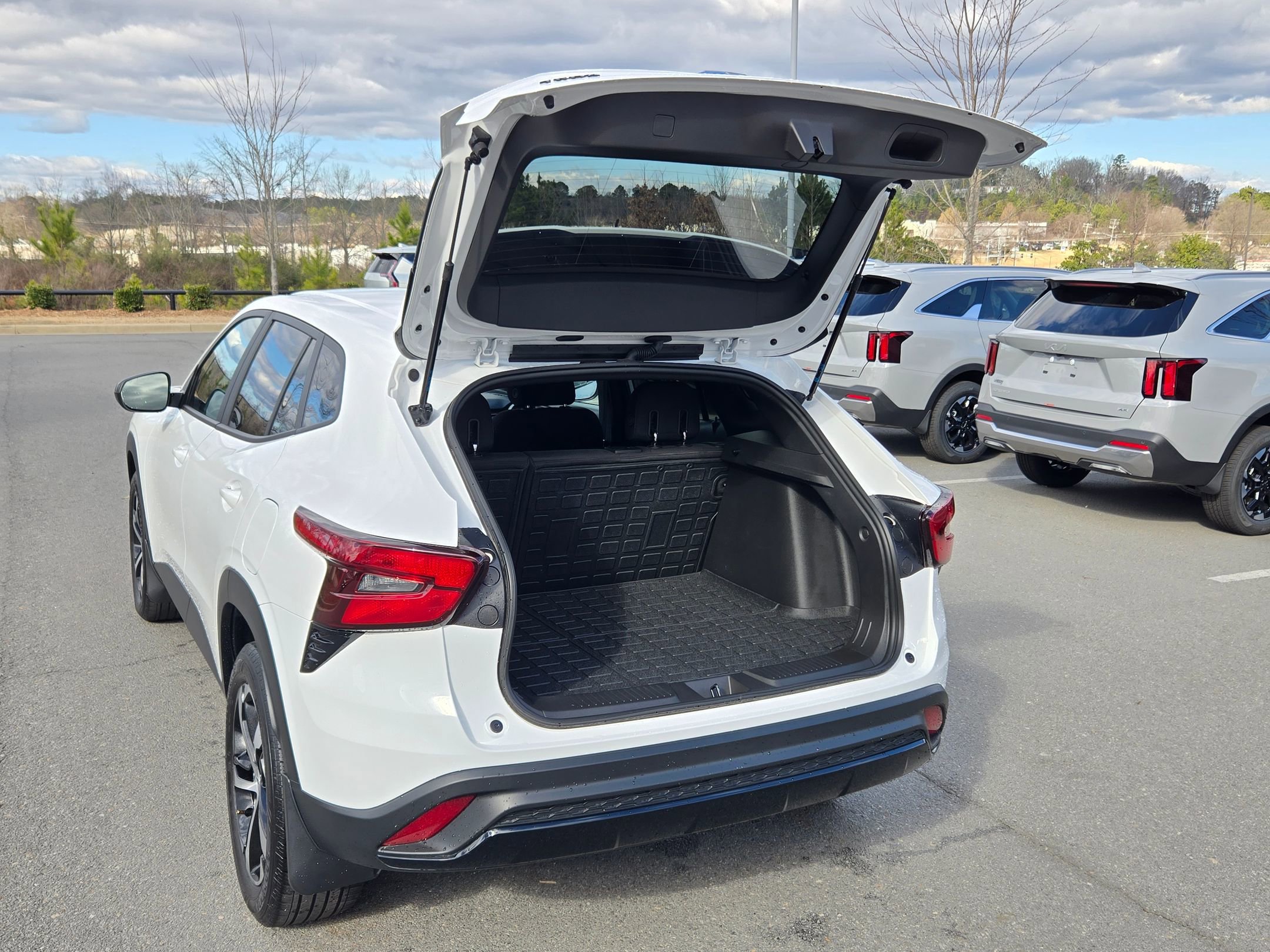 Used 2024 Chevrolet Trax RS image 18