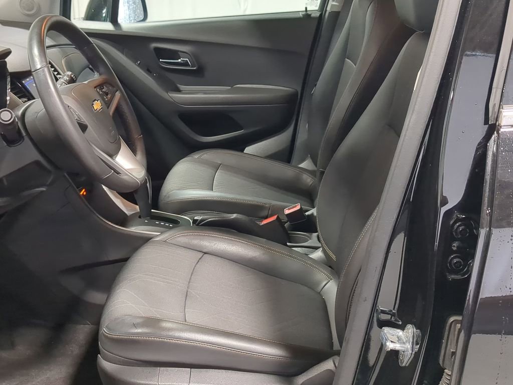 Used 2020 Chevrolet Trax LT w/ LT Convenience Package image 20