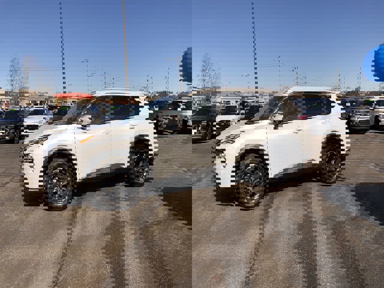 Used 2025 Nissan Rogue SV w/ SV Premium Package image 3