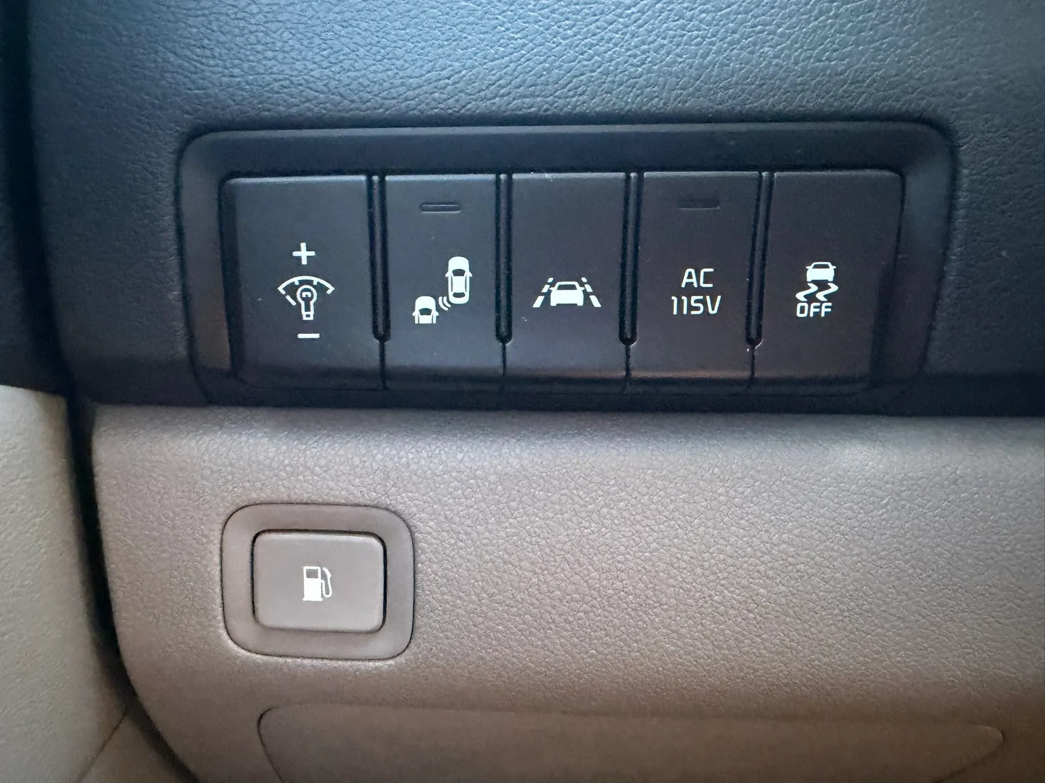 Used 2021 Kia Sedona EX w/ EX Premium Package FWD image 17