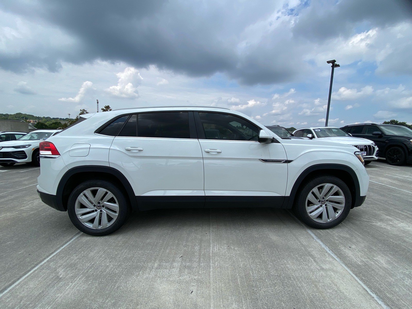 Certified 2023 Volkswagen Atlas Cross Sport SE w/ Panoramic Sunroof Package AWD/4WD image 2