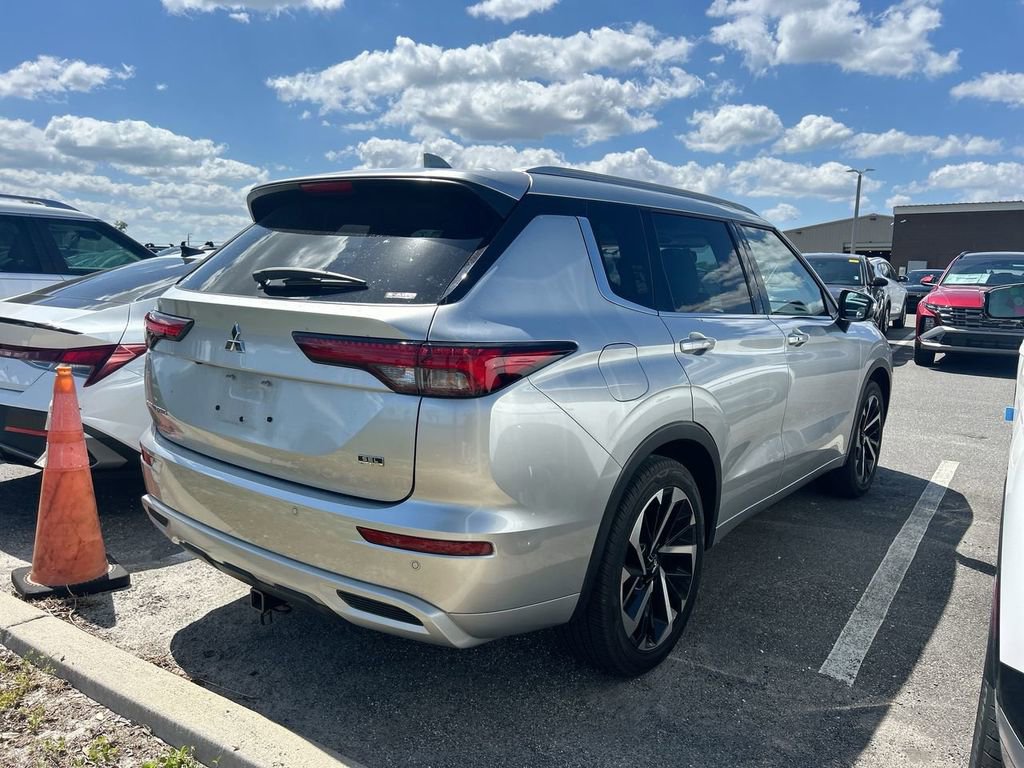 Used 2022 Mitsubishi Outlander SEL AWD/4WD image 2