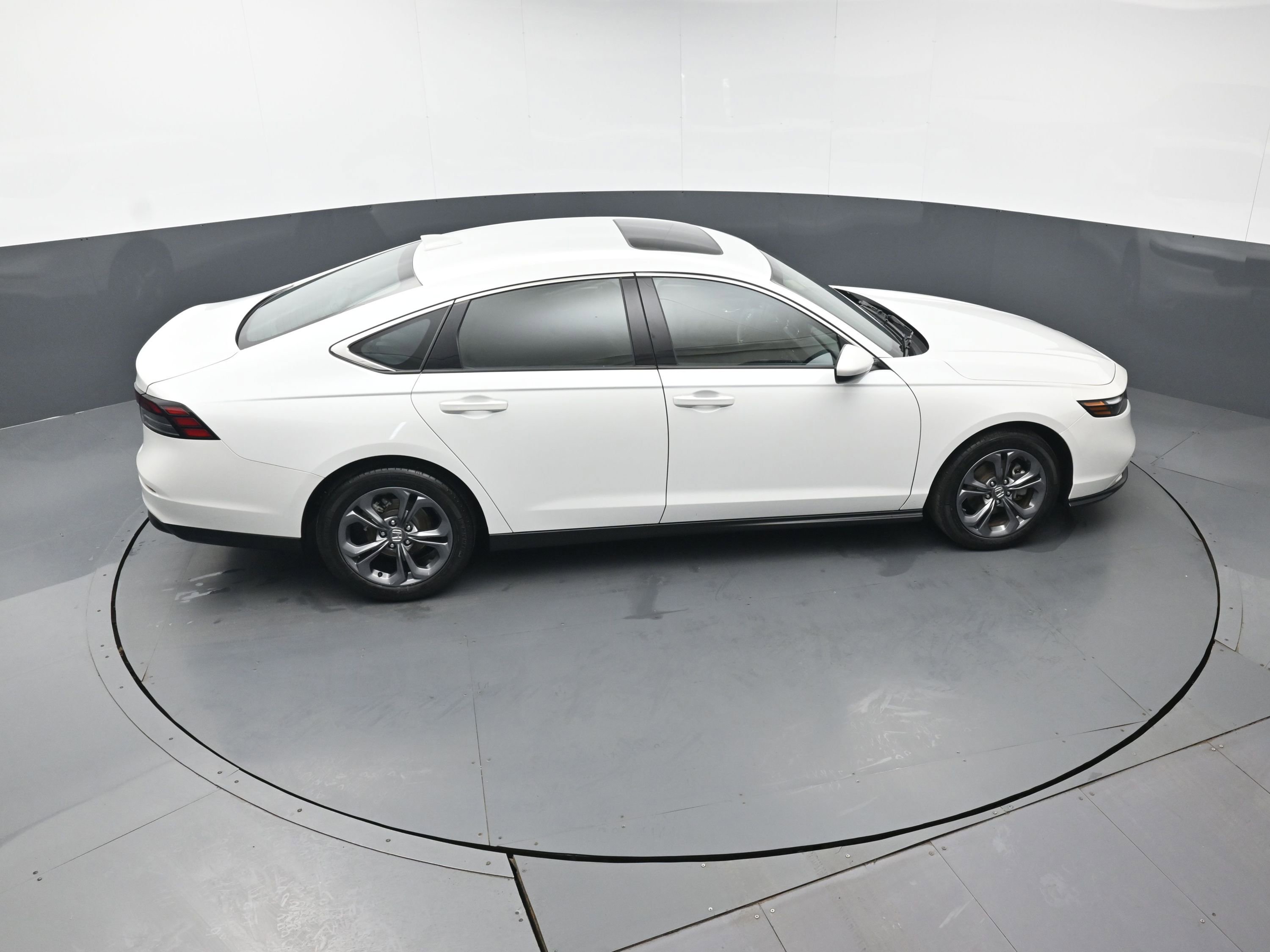 Certified 2023 Honda Accord EX image 32