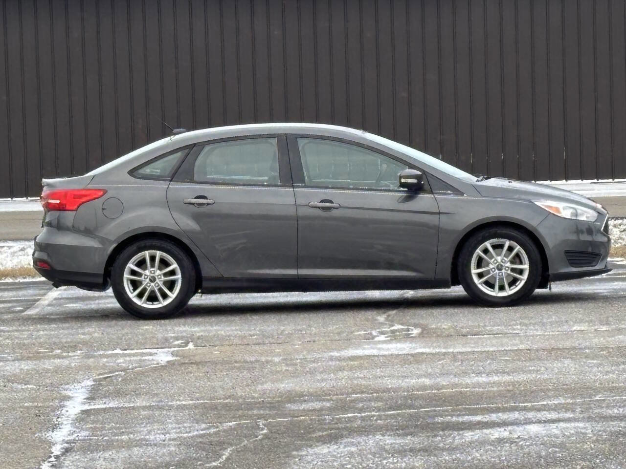 Used 2016 Ford Focus SE image 2