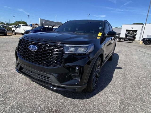 Used 2025 Ford Explorer ST-Line w/ Premium Package RWD image 3